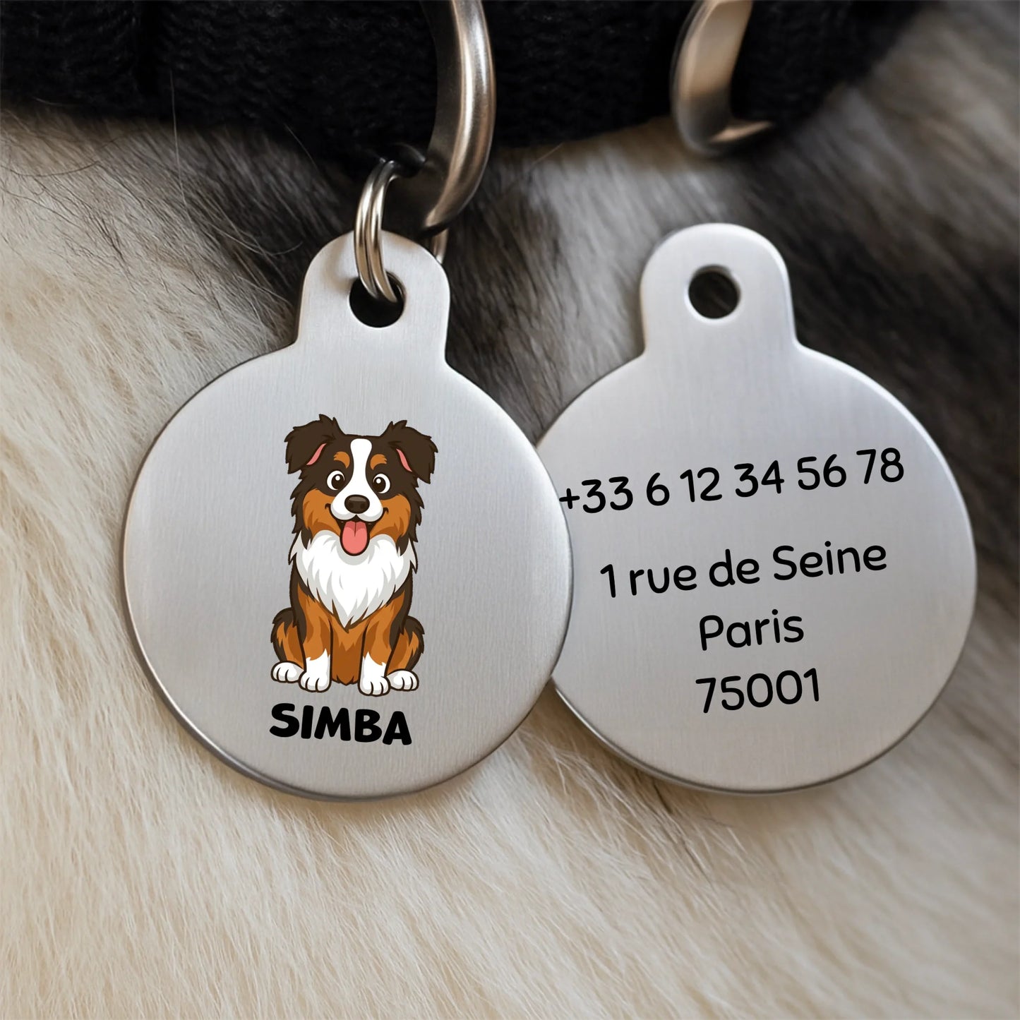 Médaillon personnalisé rond argent pour chien, portrait Berger Australien assis.