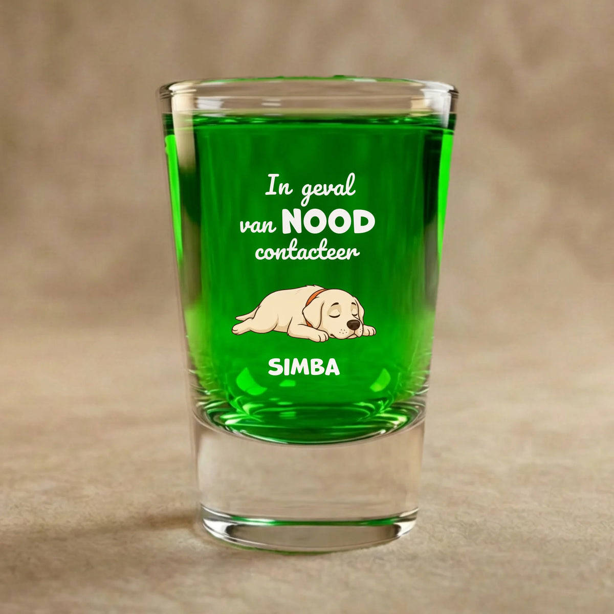 Shotglas: "In geval van nood contacteer"
