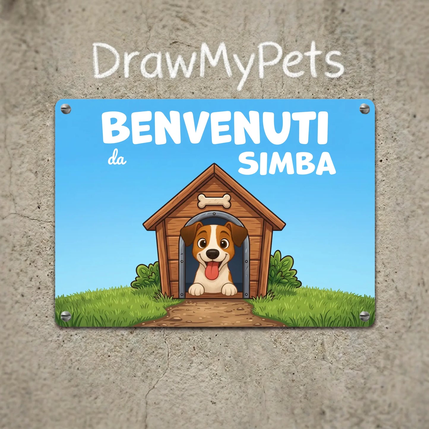 Targa in metallo rettangolare personalizzata con ritratto di cane che saluta dalla cuccia e nome del pet, design "Benvenuti da" su muro di cemento grigio.