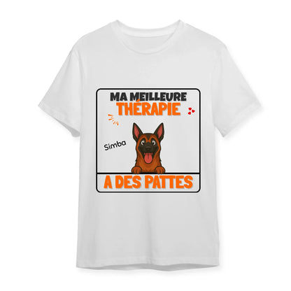 T-shirt personnalisé blanc 'Ma Meilleure Thérapie A Des Pattes' avec illustration de Berger Allemand et prénom du chien Simba