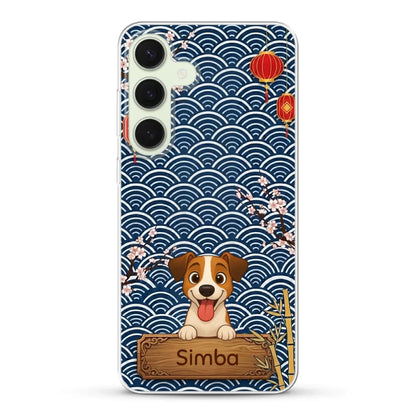Téléphone avec coque personnalisée chien et prénom, ambiance zen japonaise