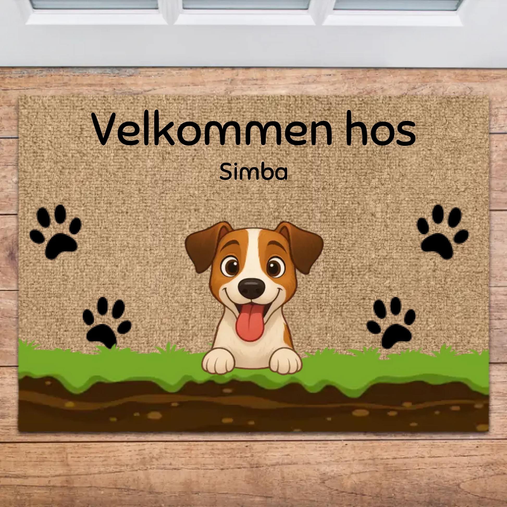 Personlig græs dørmåtte med glad tegnet Jack Russell hund og teksten 'Velkommen hos Simba'.
