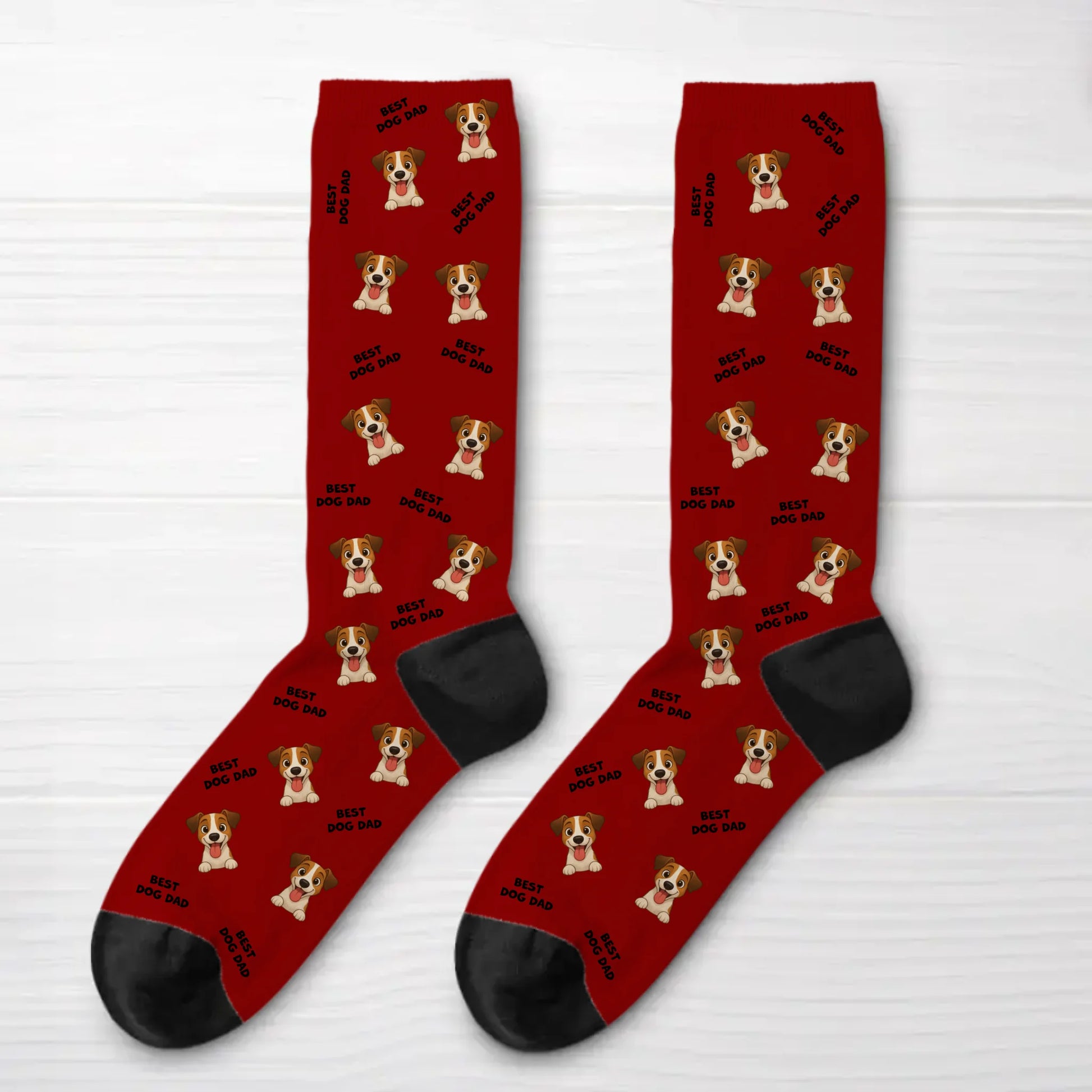 Paire de chaussettes rouges "Best Dog Dad" personnalisées avec des portraits de Jack Russell souriants.