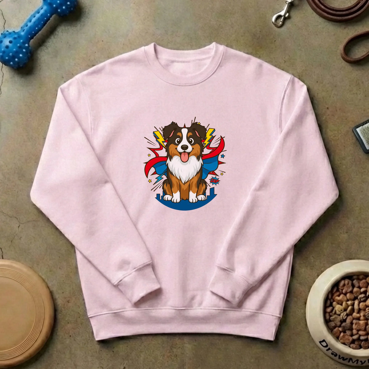 Primer plano del diseño de perro superhéroe con capa roja en suéter blanco