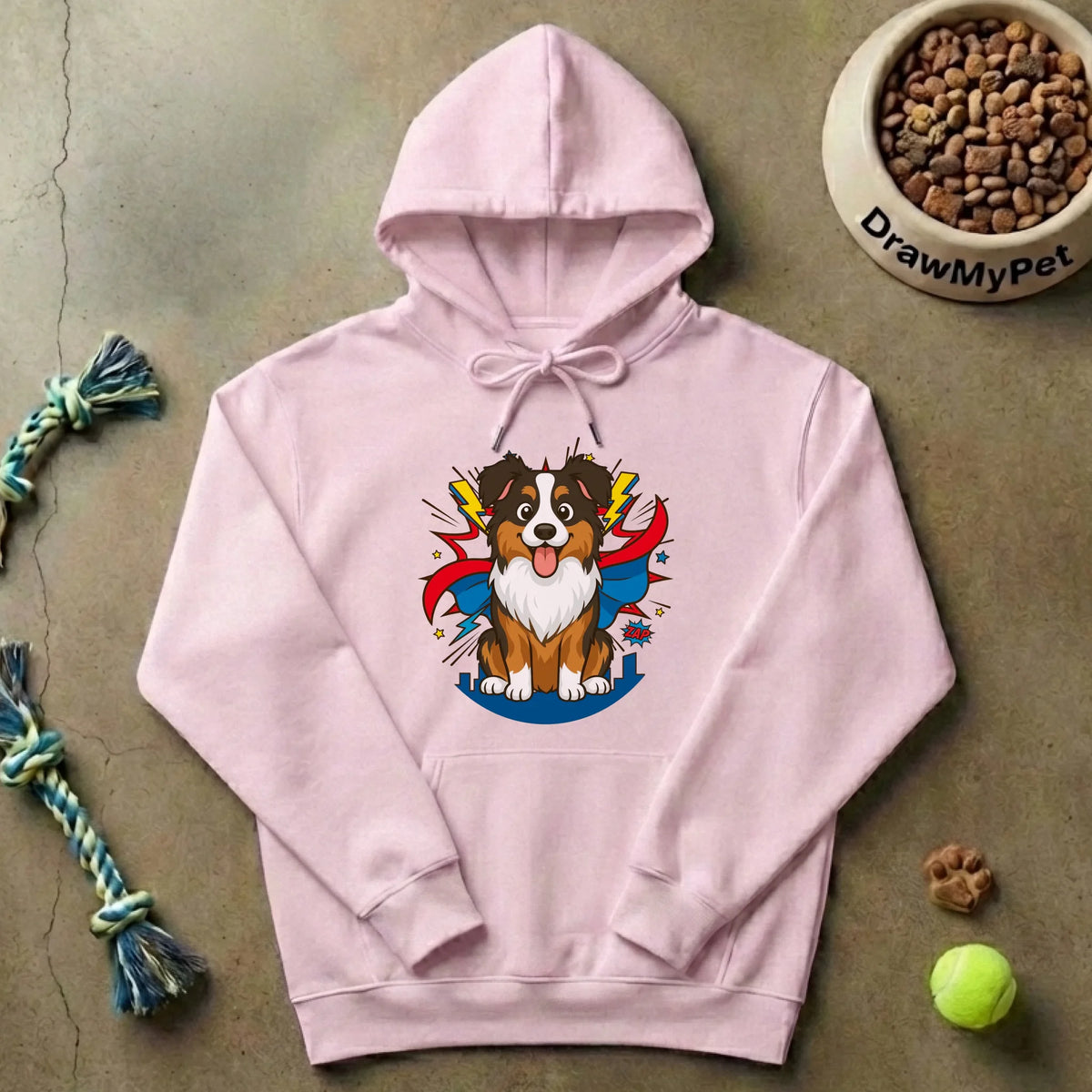 Primer plano del diseño de perro con capa y rayos en sudadera 'Mi superhéroe'.