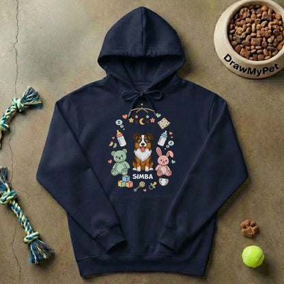 Sudadera con capucha personalizada "La familia crece" en un ambiente acogedor con juguetes de perro.