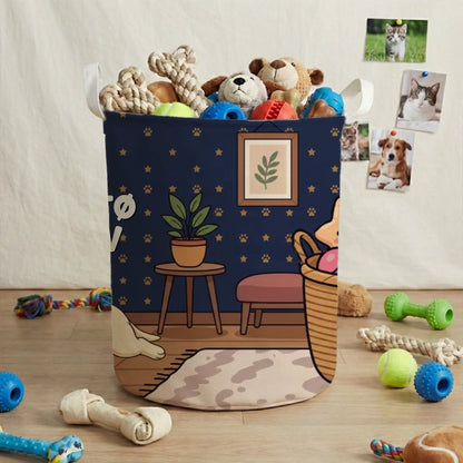 Detalje af legetøjskurv med hundes legetøj og gyldne poteaftryk.