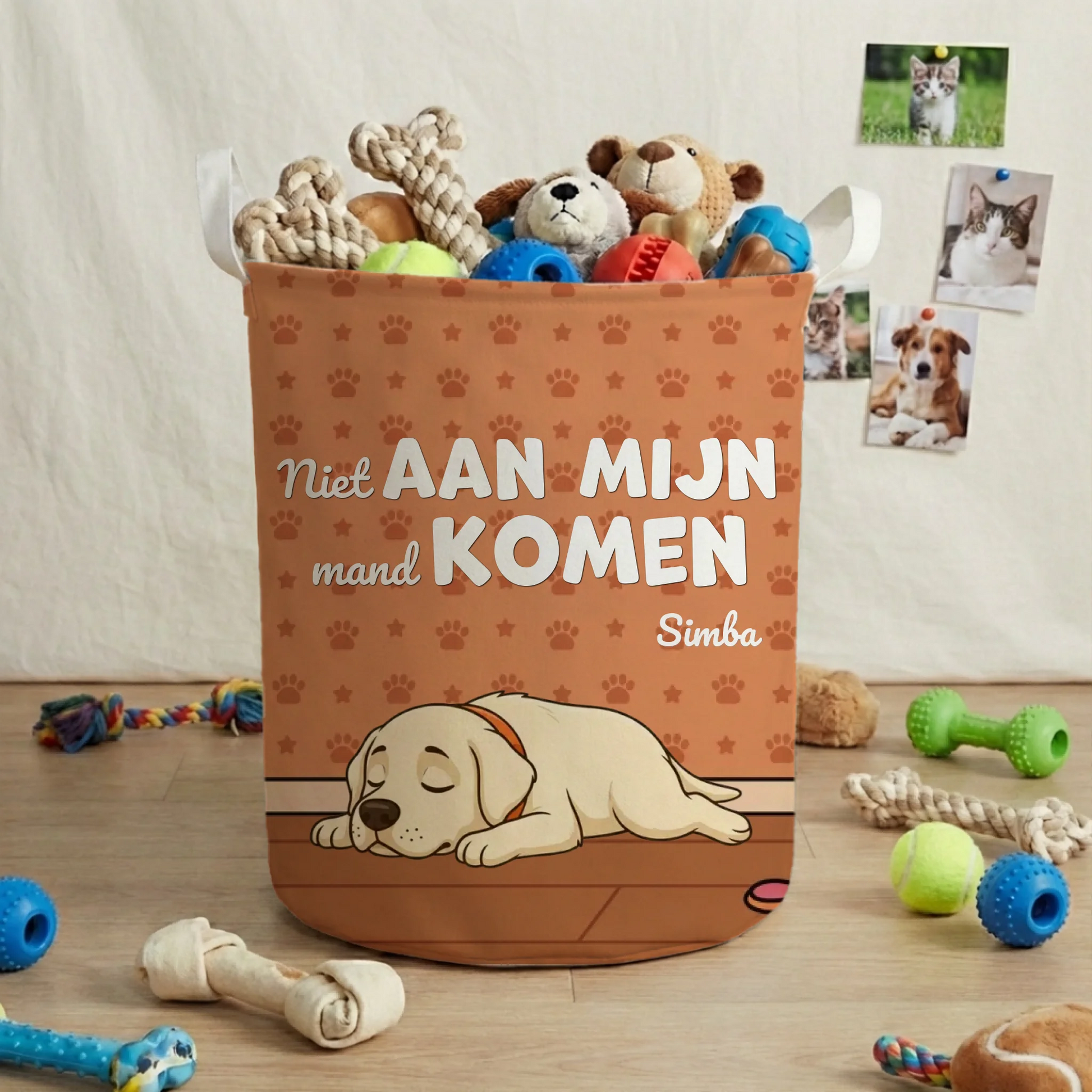 Gepersonaliseerde speelgoedmand met slapende hond en de tekst 'Niet aan MIJN mand KOMEN'