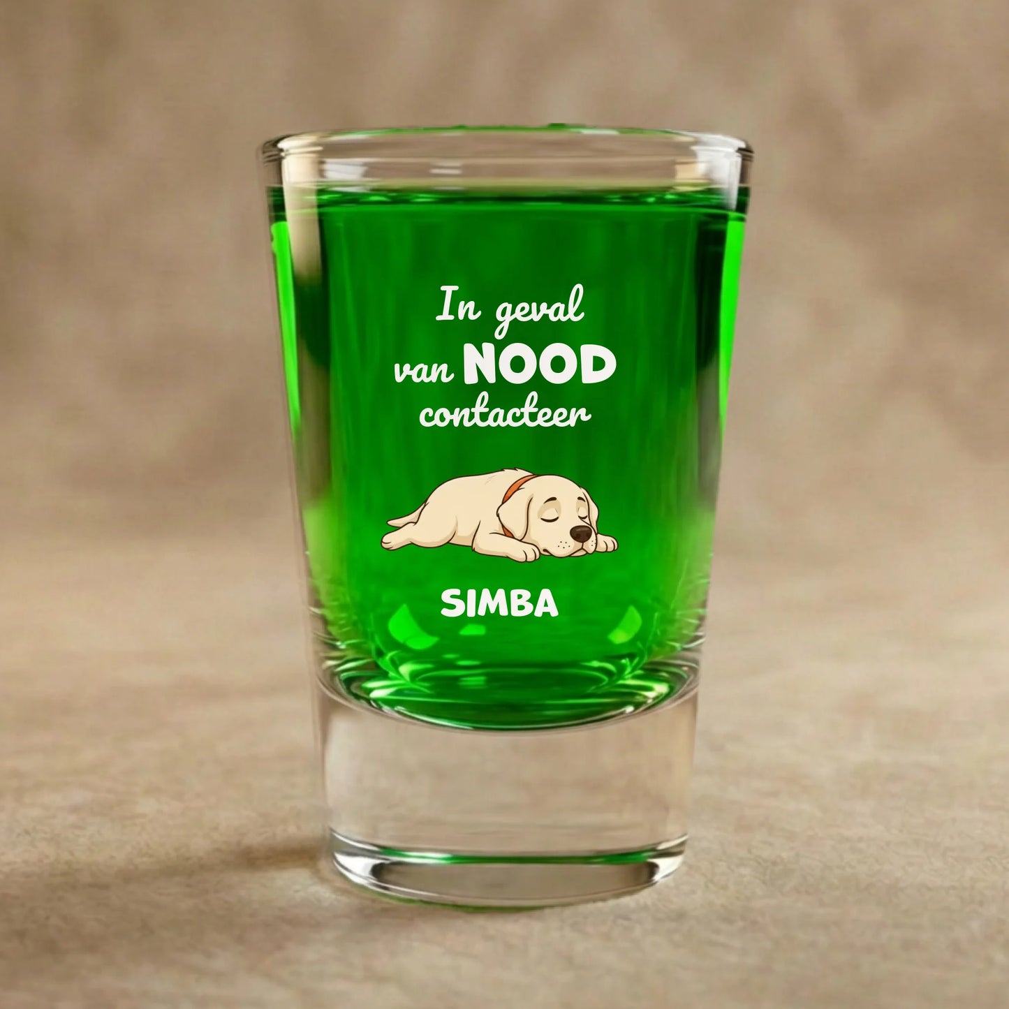 Shotglas: "In geval van nood contacteer"