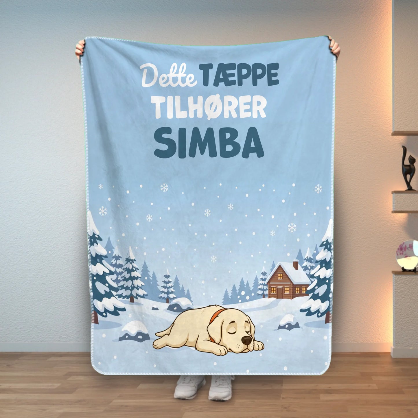 Personligt dyretæppe med navn, 'Dette tæppe tilhører [Navn]', med en sovende labradorhvalp i vinterlandskab.