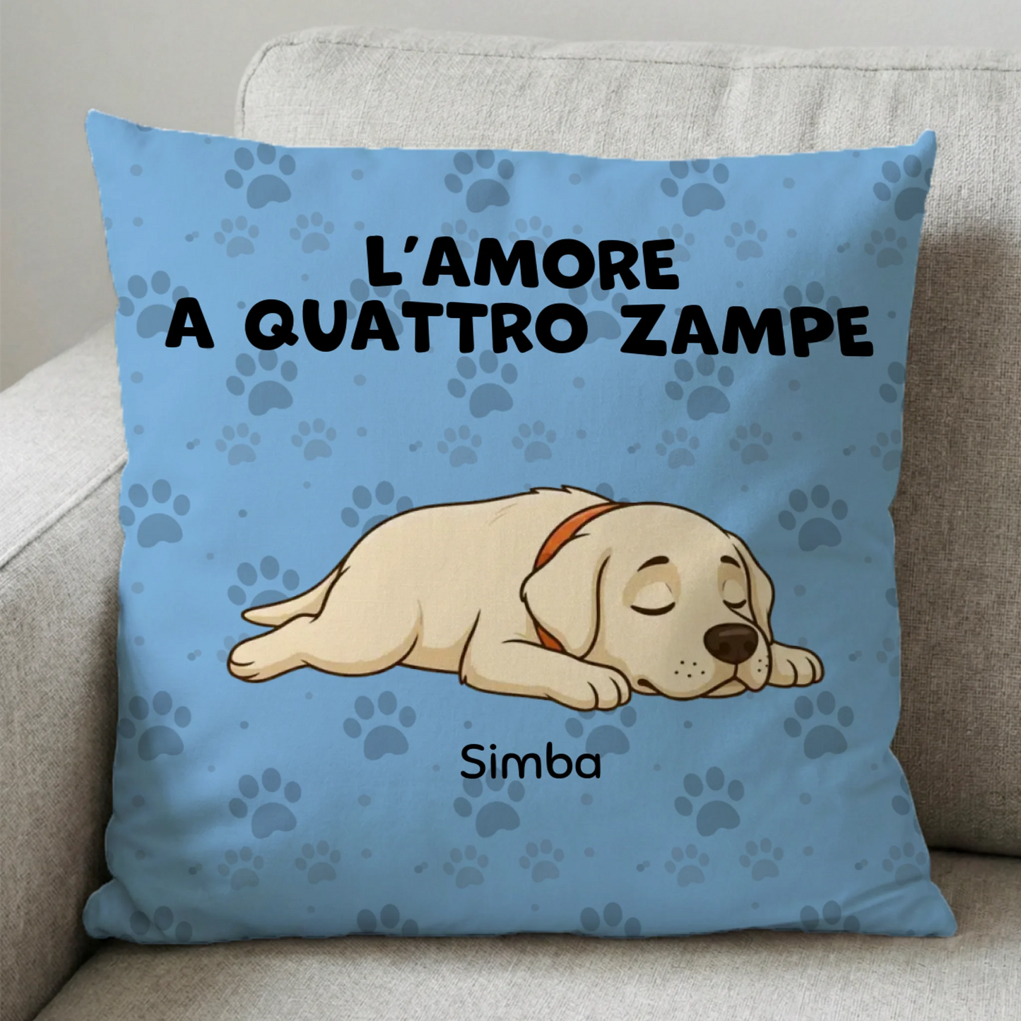 Cuscino quadrato personalizzato blu con cucciolo Labrador dormiente e nome 'Simba'