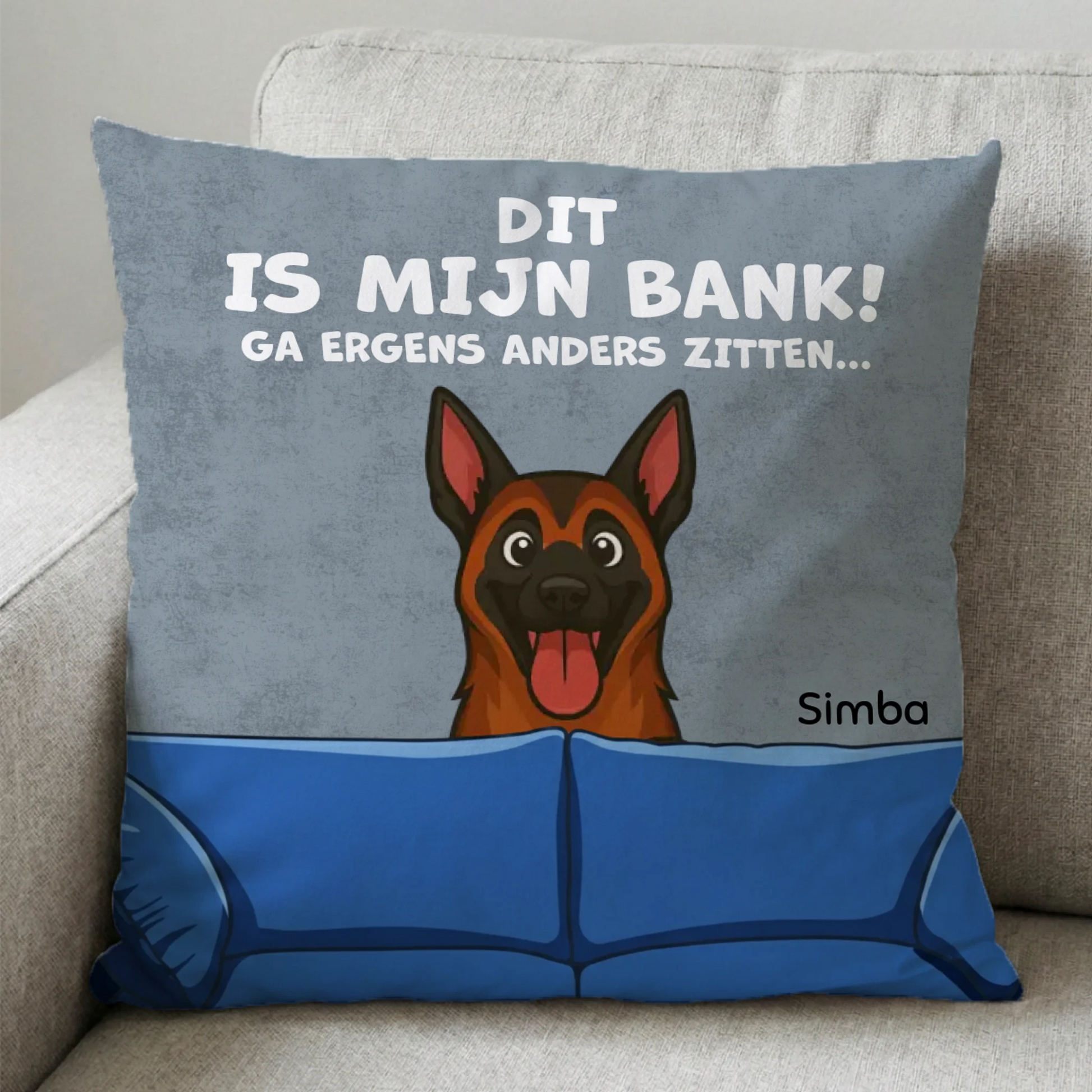 Gepersonaliseerd vierkant kussen 'Dit is mijn bank!' met cartoon Duitse Herder en naam Simba
