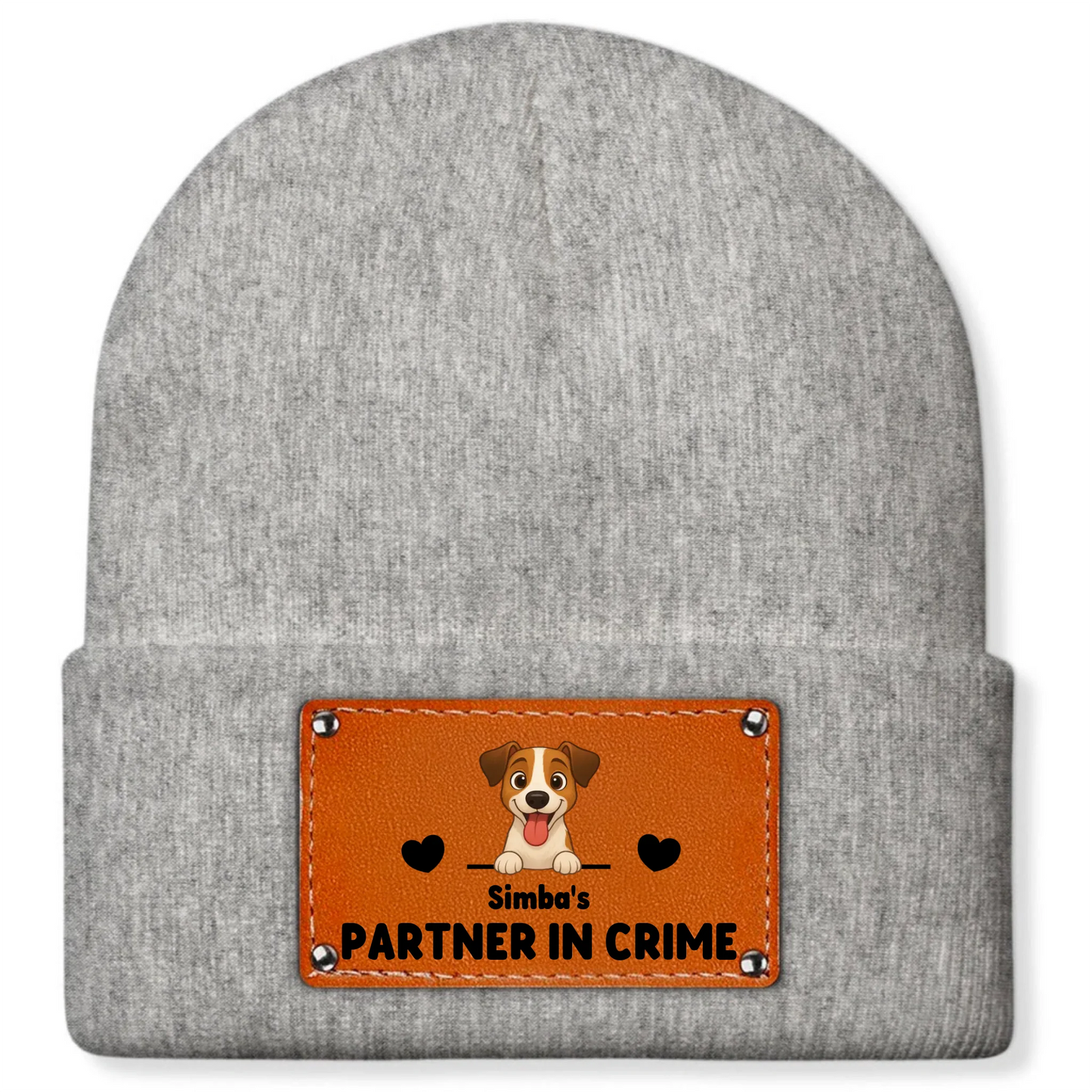 Detalle del parche personalizado "Partner in Crime" con nombre de mascota.