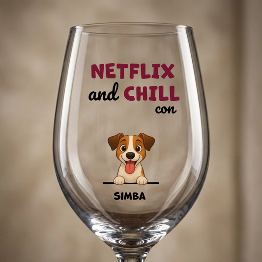 Bicchiere da vino personalizzato "Netflix and Chill" con ritratto di cane Jack Russell.