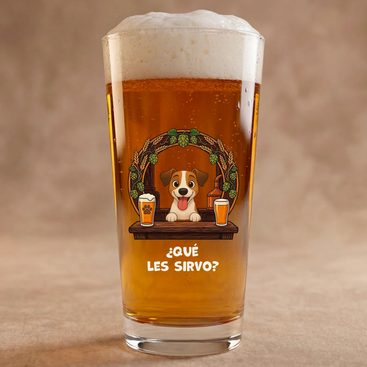 Vaso de cerveza personalizado con perro camarero y eslogan ¿Qué les sirvo?