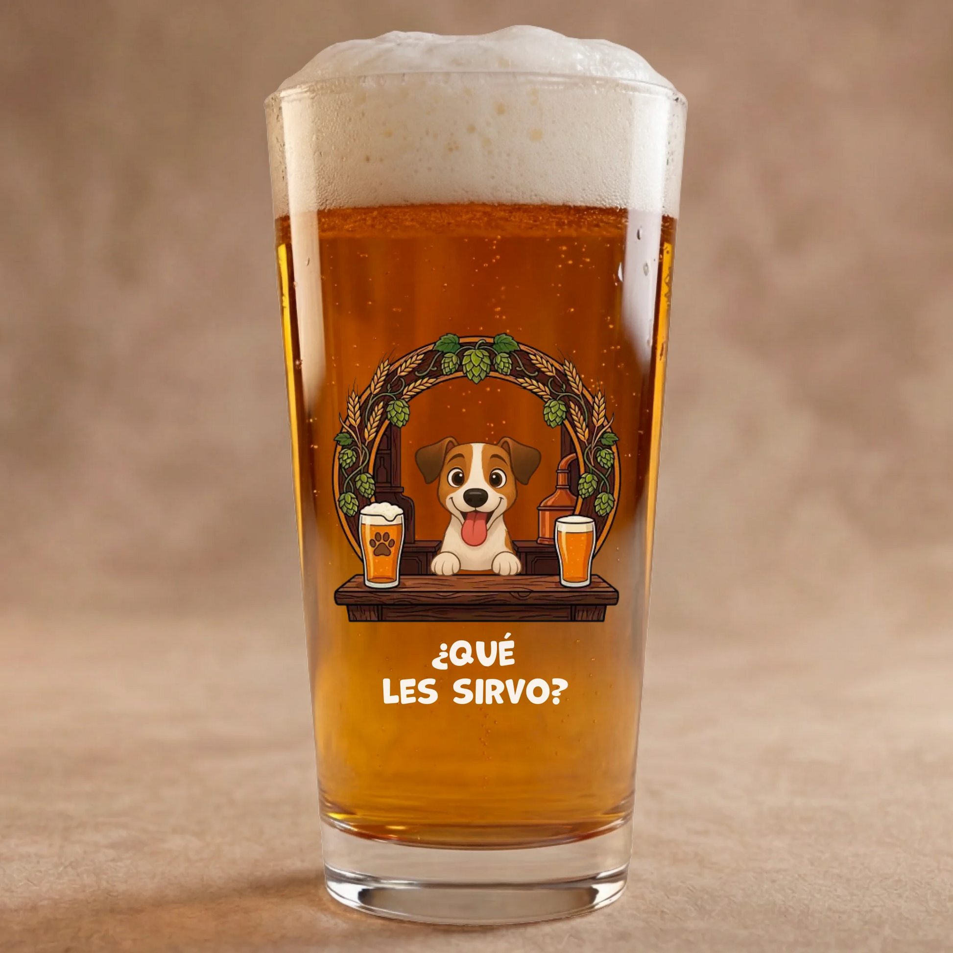 Vaso de cerveza personalizado con perro camarero y eslogan ¿Qué les sirvo?