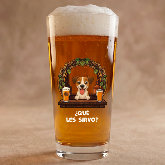 Vaso de cerveza personalizado con perro camarero y eslogan ¿Qué les sirvo?