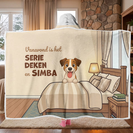 Gepersonaliseerde hoodie-deken 'Avondje deken en serie' met cartoon van een Jack Russell hond in een gezellige slaapkamer.
