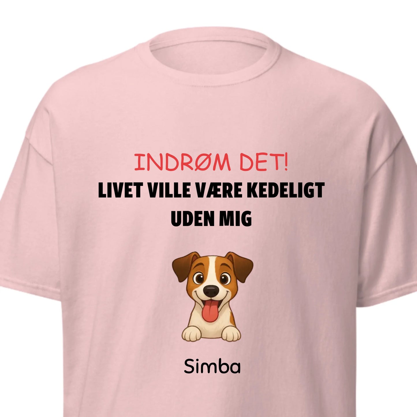 Nærbillede af det humoristiske slogan og den smilende hundetegning på den personlige T-shirt