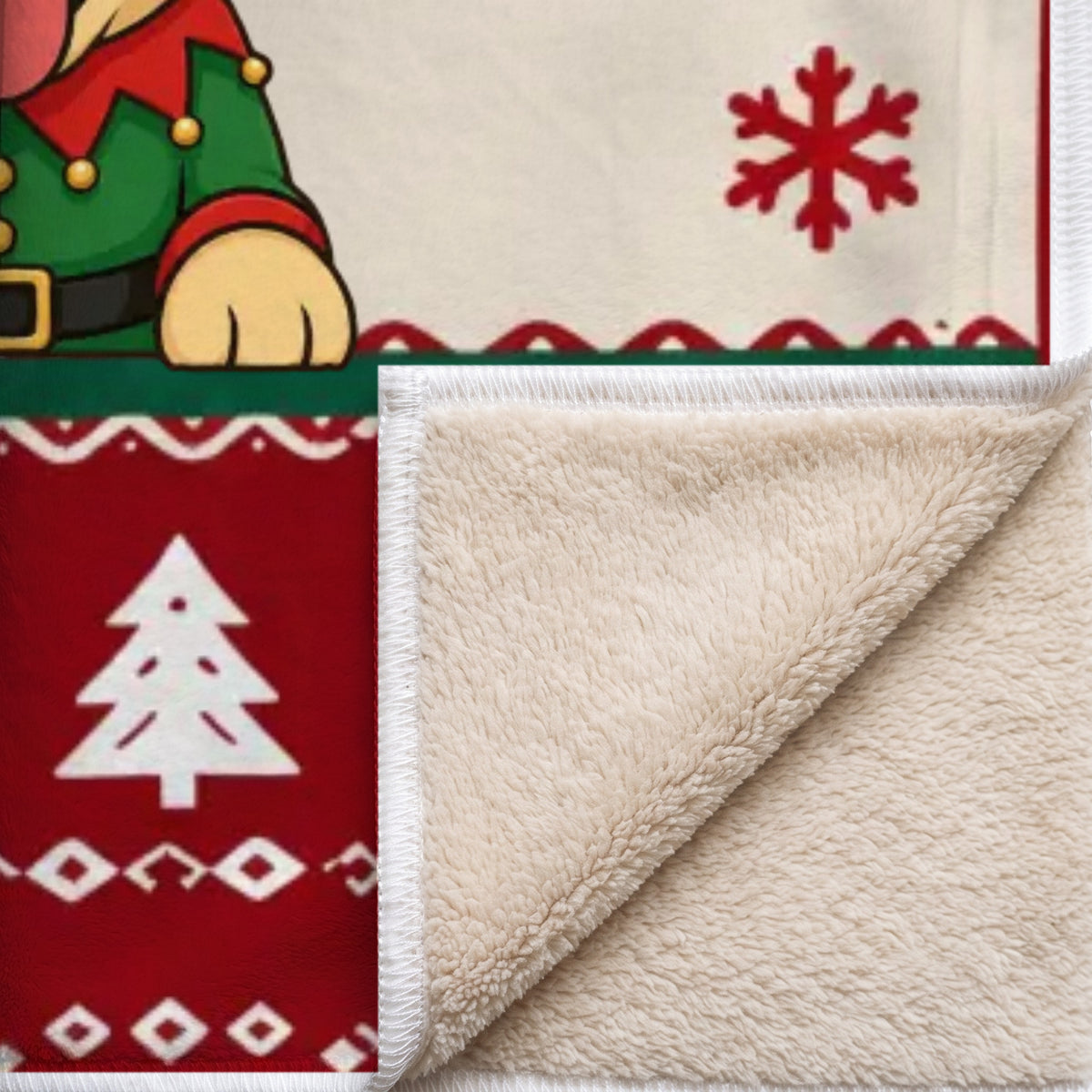 Coin replié du plaid Ambiance Noël : endroit imprimé, envers sherpa beige tout doux