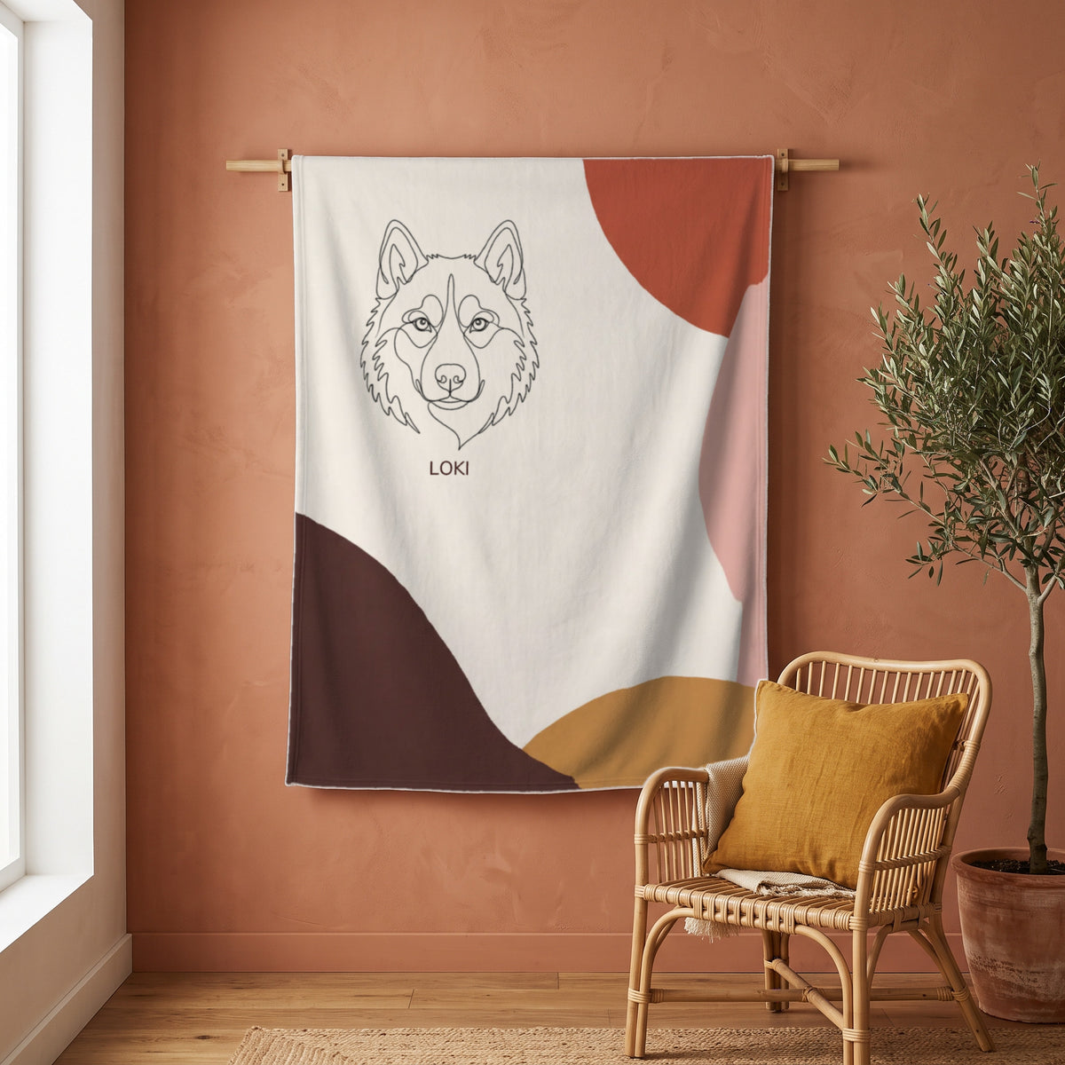 Plaid personnalisé Bohemian mood accroché au mur, avec le dessin et le prénom de l'animal