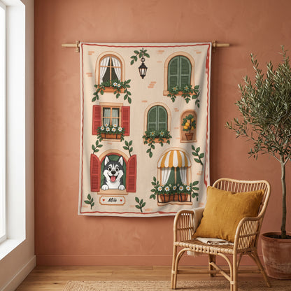 Plaid personnalisé Fenêtre sur rue accroché au mur, avec le dessin et le prénom de l'animal