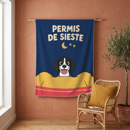Plaid personnalisé Permis de sieste accroché au mur, avec le dessin et le prénom de l'animal
