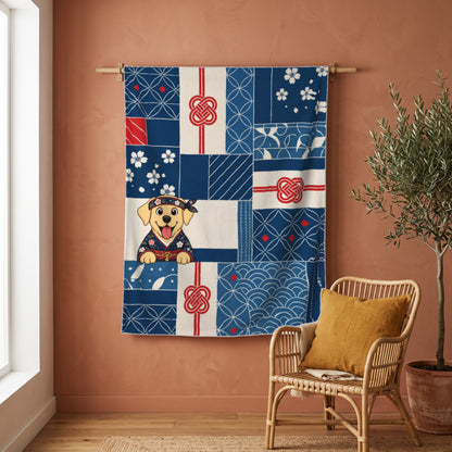 Plaid personnalisé Sakura accroché au mur, avec le dessin et le prénom de l'animal