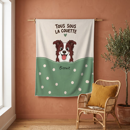 Plaid personnalisé Sous la couette accroché au mur, avec le dessin et le prénom de l'animal