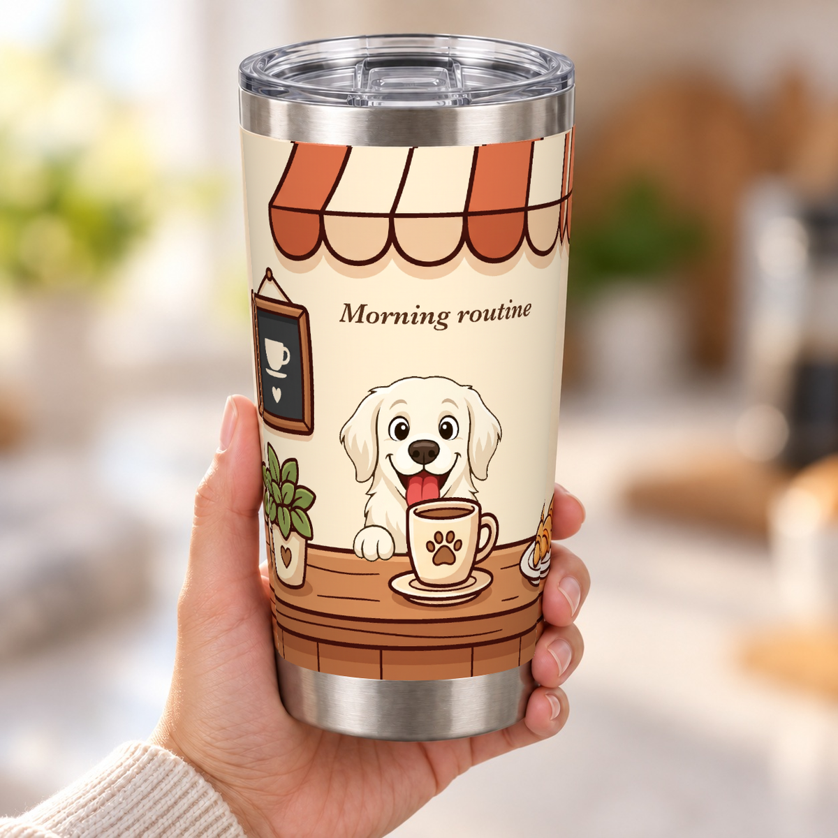 Tumbler personnalisé Morning routine tenu en main